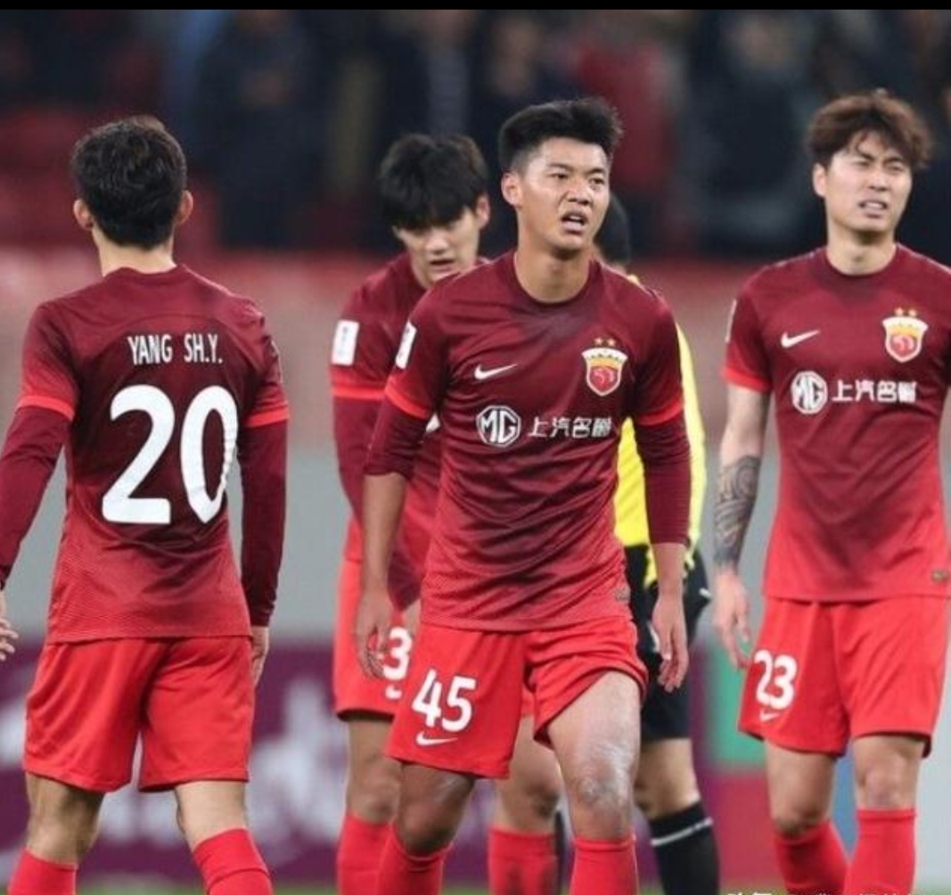 哈希游戏官网 -赛后体能课后，上海海港临场应变备战西甲，悬念犹存，控场能力受关注(出自半城烟雨半城沙)