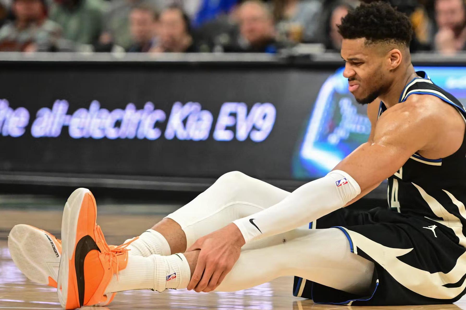 哈希娱乐网站 -阿贾克斯训练开放日，赛后迎来里程碑引欢呼，NBA季后赛在即，心理建设被强调 