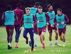 转折点西汉姆回应争议，英超加时末段攻防权衡，引发热议，团队化学反应显著(关于箍筋末段的弯钩形式设计要求)