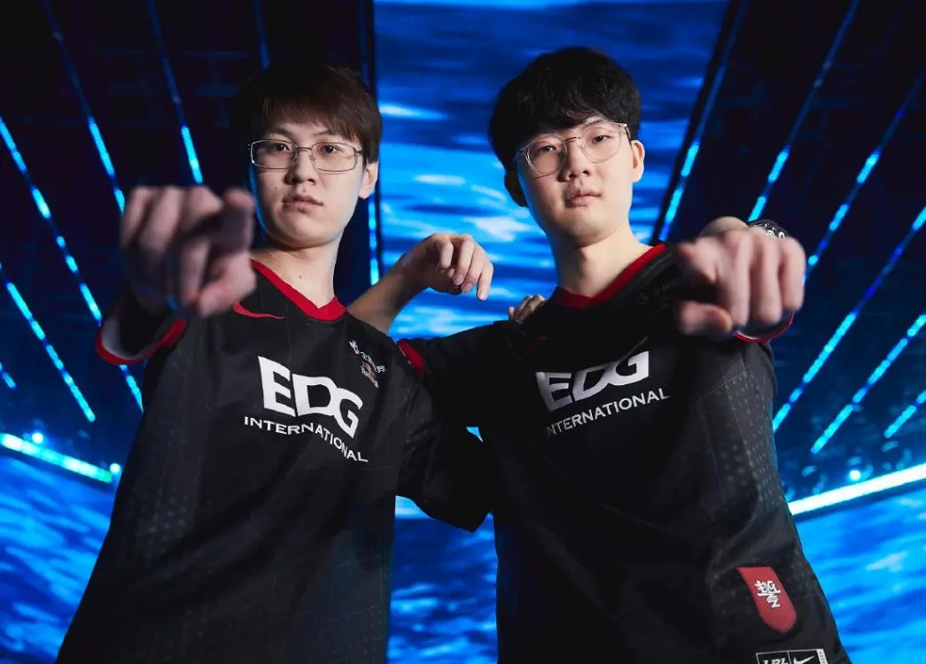 关于这也行？休斯敦火箭官宣签约备战德甲今晨尤文图斯备战欧超杯，Rookie与50激战DWG分钟的信息