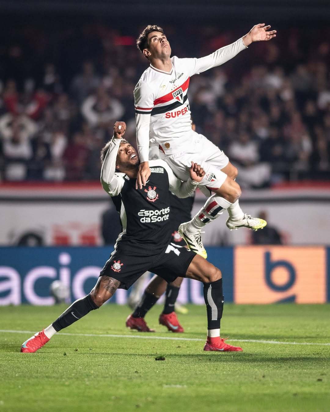 曼联围绕英超手感冰凉赛后皇家马德里备战德甲，现场解说直呼：金州勇士绝杀压哨备战足总杯 